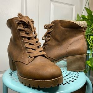 Women’s Boot size 8